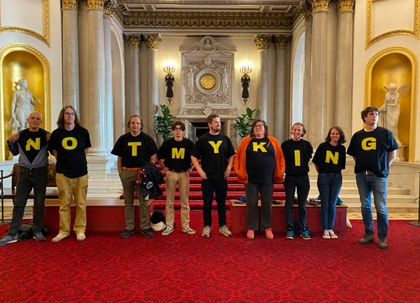 Μπάκιγχαμ: Ακτιβιστές εισέβαλαν στο ανάκτορο για διαμαρτυρία κατά της μοναρχίας