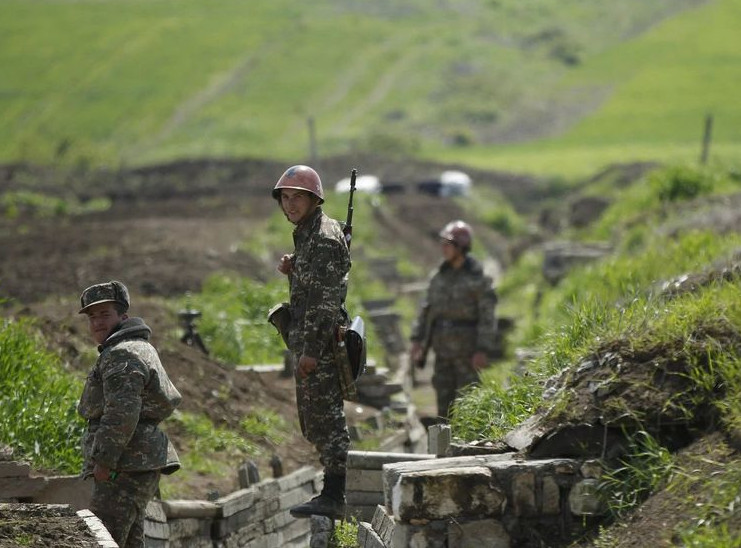 Τέσσερις στρατιώτες της Αρμενίας σκοτώθηκαν και τρεις του Αζερμπαϊτζάν τραυματίστηκαν σε νέες εχθροπραξίες στα σύνορα