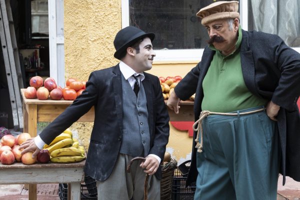 Γελώντας στο Αφγανιστάν: Ο Αφγανός Τσάρλι Τσάπλιν ανάμεσα από βόμβες και καταστροφές