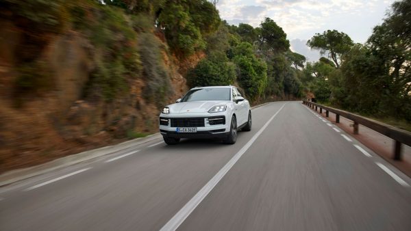 Porsche Cayenne S E-Hybrid: Ενδιάμεσος σταθμός