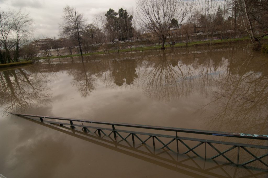 Κακοκαιρία Daniel: Έσπασε ο Πηνειός – Εκκενώνονται Βρυότοπος και Αμπελώνας