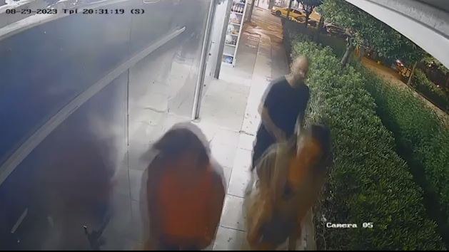 Εικόνες από την επίθεση με σύριγγα σε γυναίκα στην Καισαριανή - Τι περιείχε