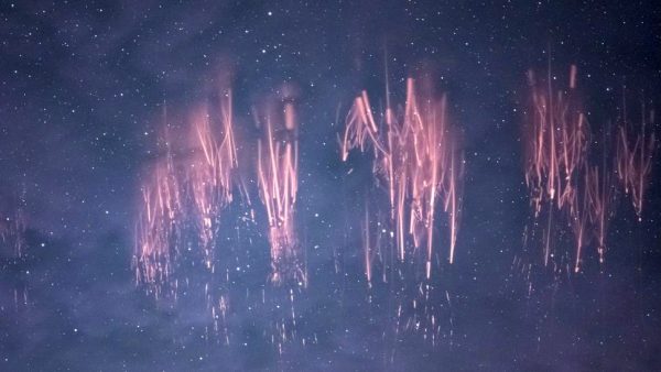 Σπάνιος, πελώριος κεραυνός καταγράφηκε πάνω από την Ευρώπη (εικόνες)