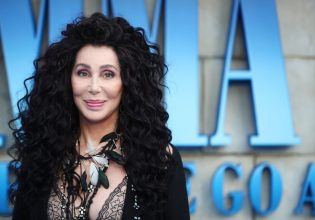 H Cher κατηγορείται πως προσέλαβε άνδρες να απαγάγουν τον γιό της