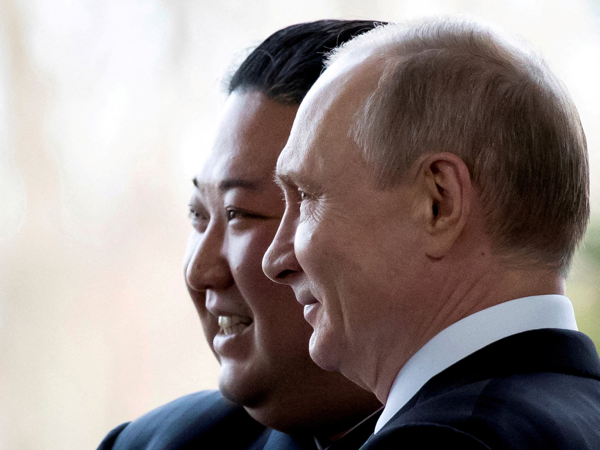 Στέιτ Ντιπάρτμεντ κατά Πούτιν: Κατάντησε να «ζητιανεύει» βοήθεια από τον Κιμ Γιονγκ Ουν