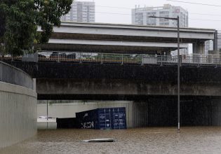Χονγκ Κονγκ: Επλήγη από την χειρότερη βροχή του τελευταίου αιώνα