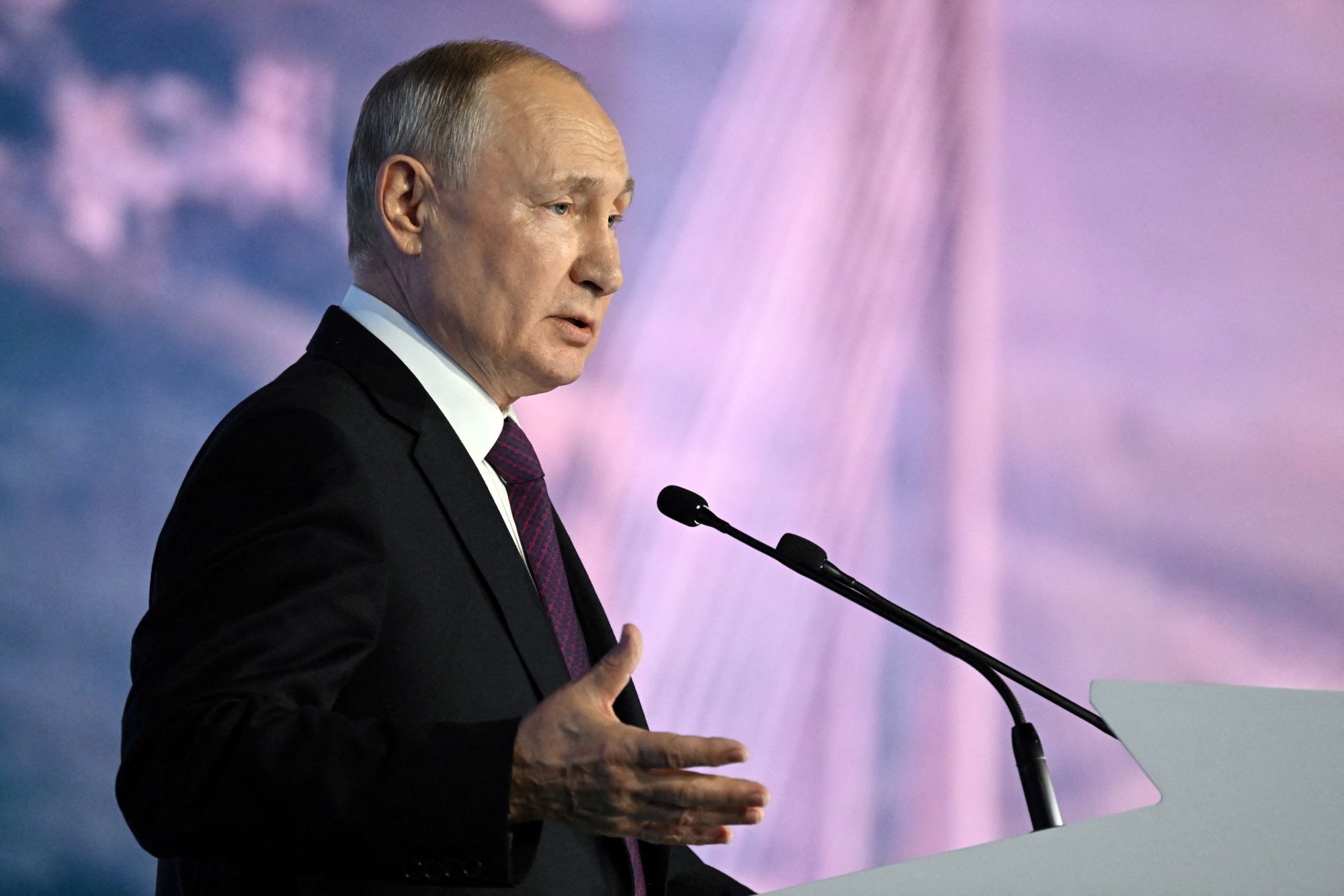 Βλαντίμιρ Πούτιν: Προειδοποιεί για οικονομικές δυσκολίες αν ξεφύγει ο πληθωρισμός