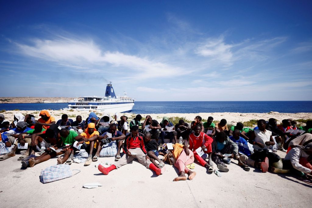 Λαμπεντούζα: Ρεκόρ αφίξεων μεταναστών και προσφύγων – «Οι πολίτες είναι απελπισμένοι, να παρέμβει η Ευρώπη»