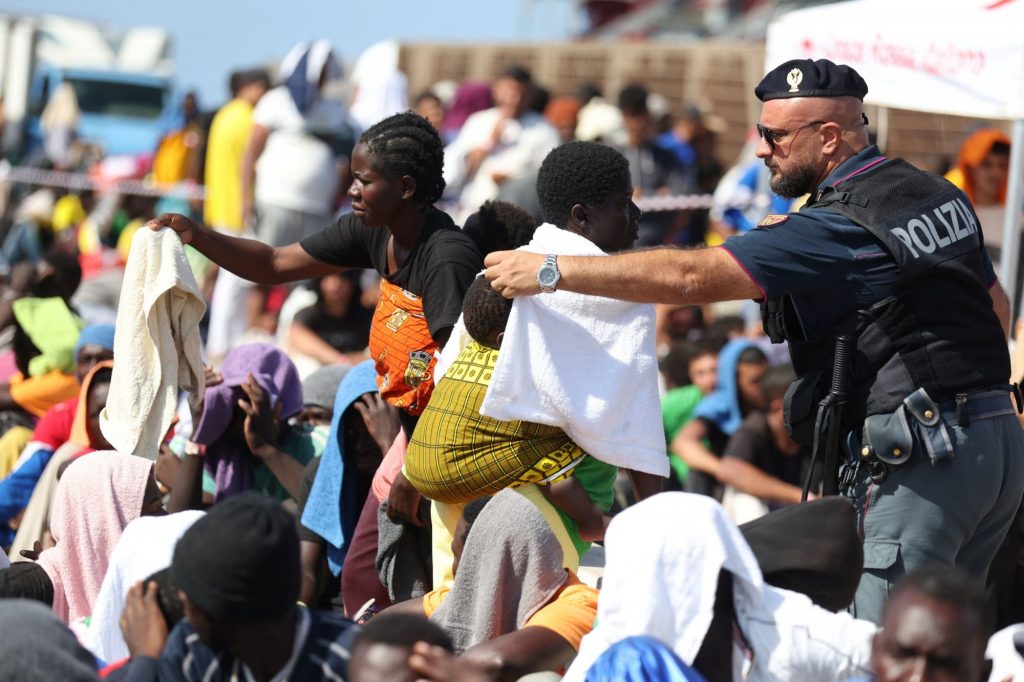 Λαμπεντούζα: Υπό πίεση η ιταλική κυβέρνηση από τις αφίξεις μεταναστών