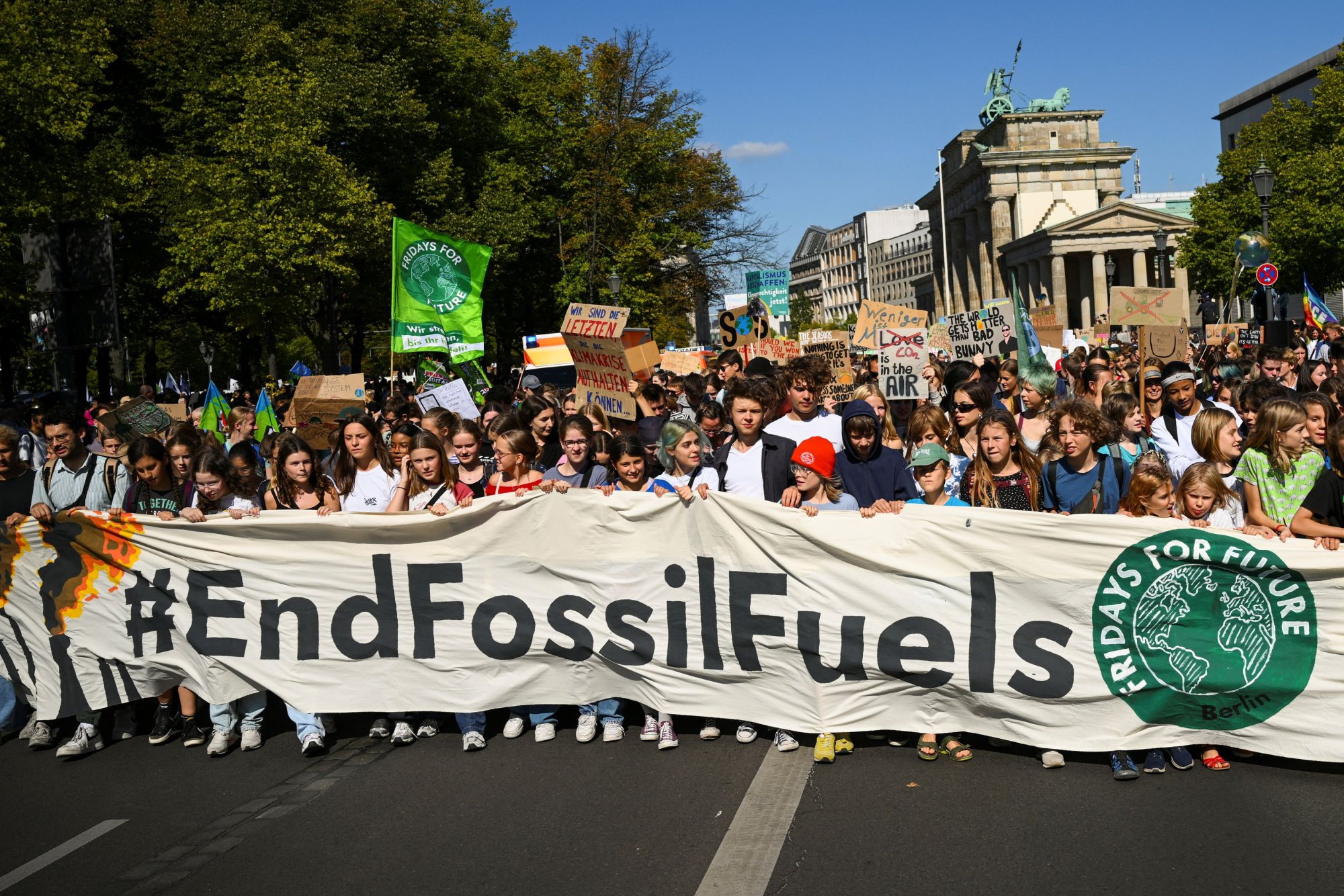Ορυκτά καύσιμα: Σαββατοκύριακο διαδηλώσεων σε δεκάδες χώρες