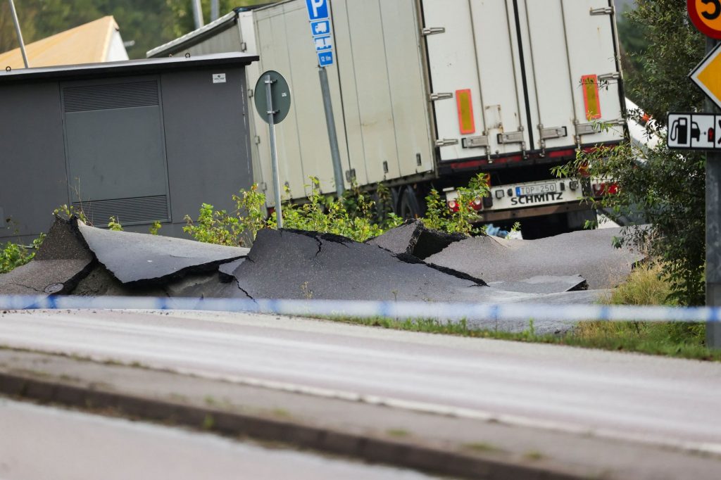 Κατάρρευση δρόμου στη Σουηδία: Τρεις τραυματίες – Τι εξετάζουν οι Αρχές