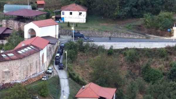 Κόσοβο: Νέα ένταση με ανταλλαγή πυρών - Ένοπλοι οχυρώθηκαν σε μοναστήρι, λέει ο πρωθυπουργός