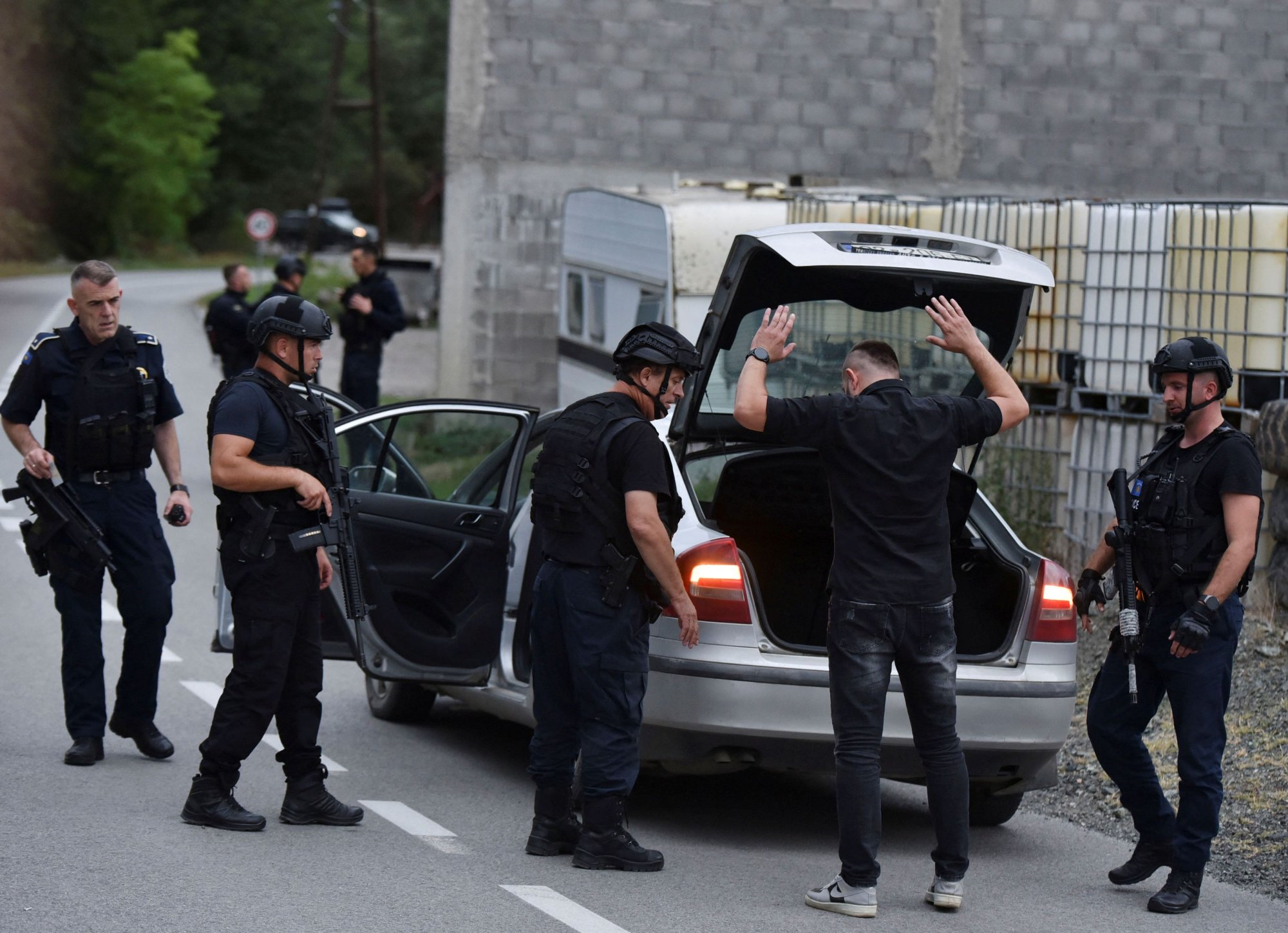 Επεισόδιο στο Κόσοβο: Ένοπλοι ταμπουρώθηκαν σε μοναστήρι - Τέσσερις νεκροί