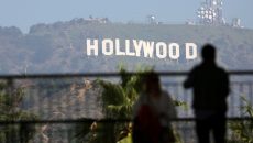Χόλιγουντ: Ψηφίζουν αν θα επιστρέψουν στη δουλειά οι σεναριογράφοι μετά από πέντε μήνες απεργίας