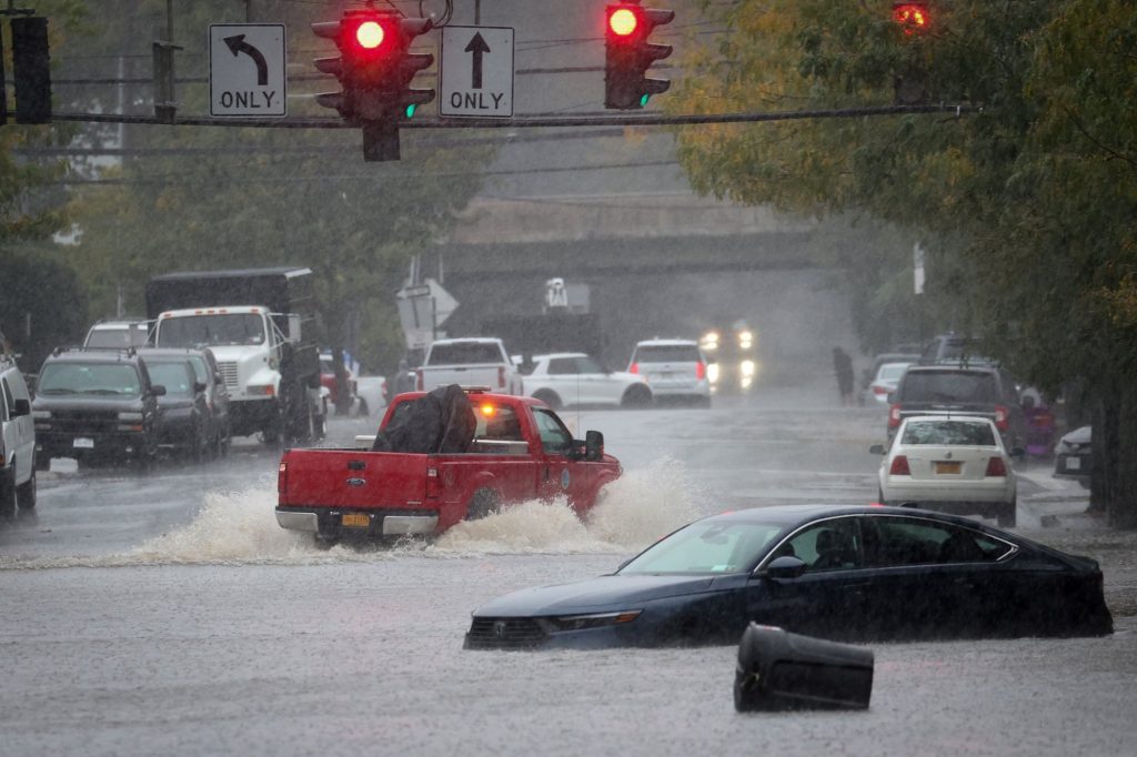 Νέα Υόρκη: Σε κατάσταση έκτακτης ανάγκης από τις καταρρακτώδεις βροχές – Προβλήματα σε μετρό και αεροδρόμια
