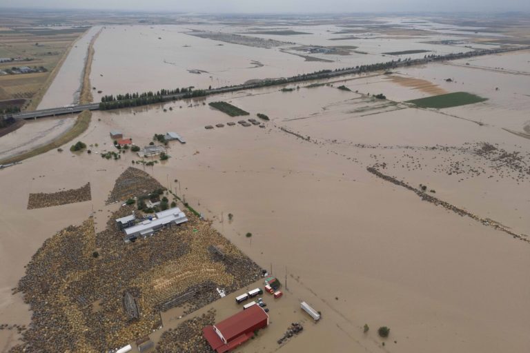 Κακοκαιρία Daniel: Ενας βοσκός αγνοείται στη Λάρισα – Συγκλονιστικές εικόνες από drone
