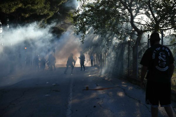 Διαδήλωση στη Λάρισα: Εννιά αστυνομικοί τραυματίες και 24 προσαγωγές στα επεισόδια κατά την επίσκεψη Μητσοτάκη