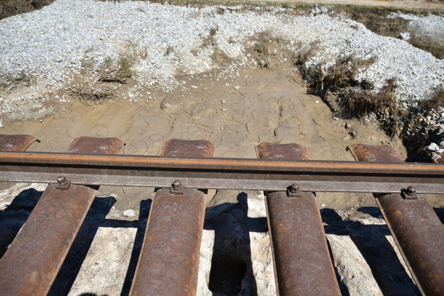 Κακοκαιρία Daniel: Τεράστιες ζημιές στο σιδηροδρομικό δίκτυο στον Βόλο – Αλλοιώθηκαν οι γραμμές