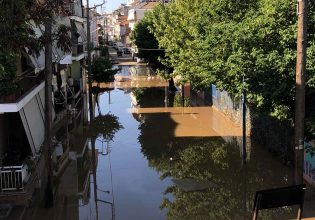Κακοκαιρία Daniel: Νέα κοίτη του Πηνειού δημιούργησαν οι πλημμύρες στη Λάρισα – «Πνιγόμαστε στον βούρκο»