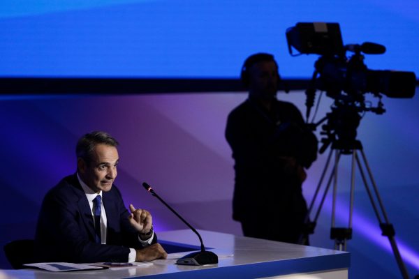 Το SMS του Μαξίμου, οι γαλάζιες «απουσίες», ο «πρωινός καφές» στη Λάρισα