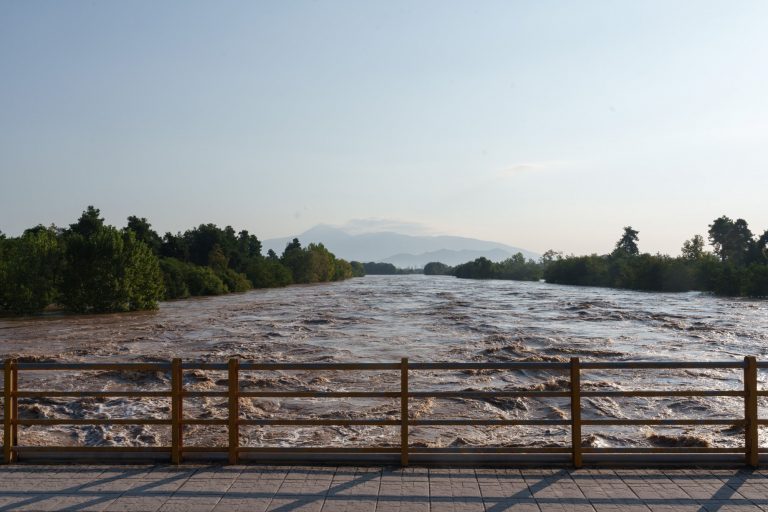 Κακοκαιρία Daniel: O Πηνειός υπερχειλίζει στις χαμηλότερα υψομετρικές περιοχές