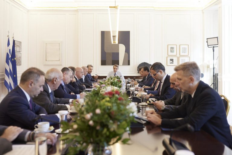 Συνάντηση Μητσοτάκη – ΣΕΒ: Τα 8 «θέλω» των βιομηχάνων από τον πρωθυπουργό – Τι τους απάντησε