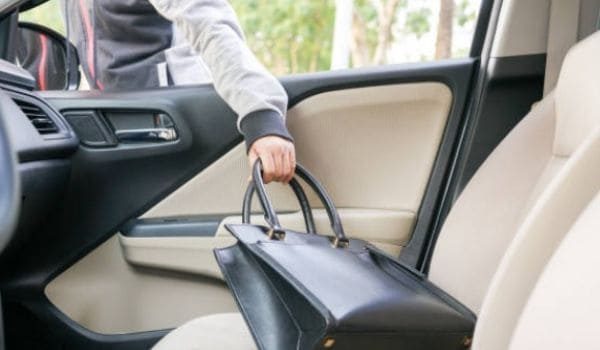 Συνελήφθη επικίνδυνος τσαντάκιας – Πώς έβαζε στόχο τις γυναίκες που «χτυπούσε»