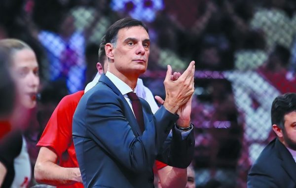 Ο Μιλουτίνοφ αποθέωσε τον Μπαρτζώκα