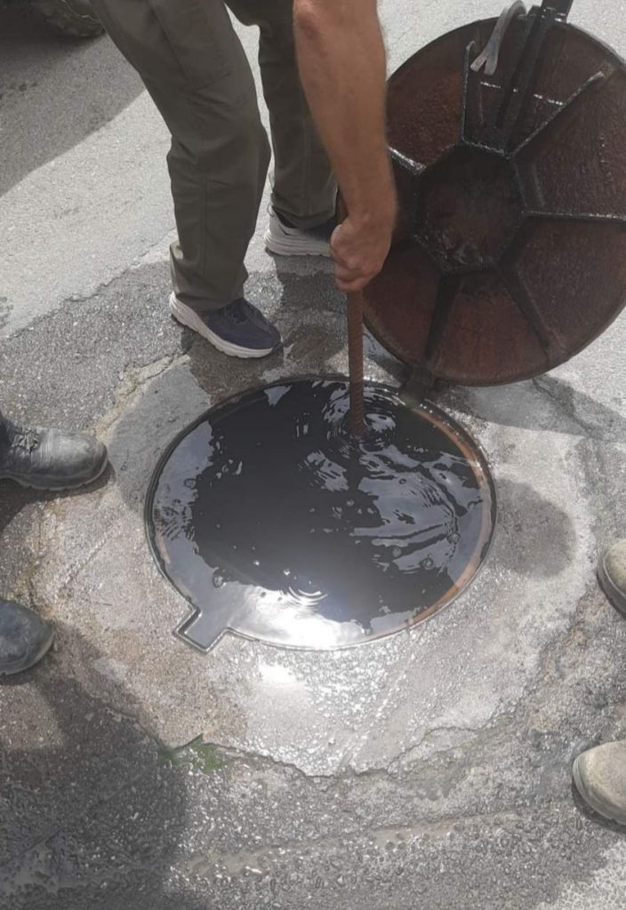 Σε δήμο της χώρας έριξαν τσιμέντο στο αποχετευτικό δίκτυο