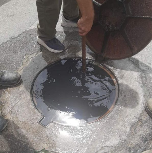 Σε δήμο της χώρας έριξαν τσιμέντο στο αποχετευτικό δίκτυο