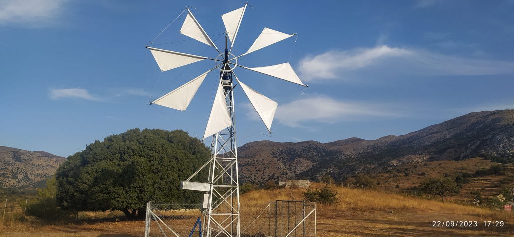 Οι παραδοσιακοί ανεμόμυλοι δίνουν ρεύμα και πάλι στο Οροπέδιο Λασιθίου