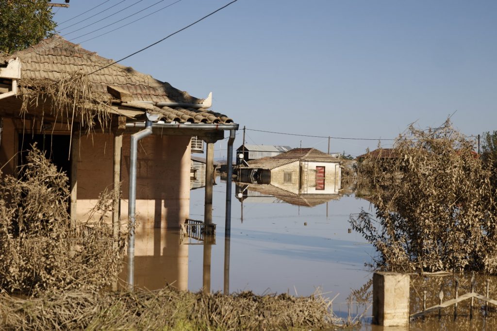 ΚΚΕ: Καμιά κρατική αρχή δεν μιλάει για τους μετανάστες και τους πρόσφυγες στην πλημμυρισμένη Θεσσαλία