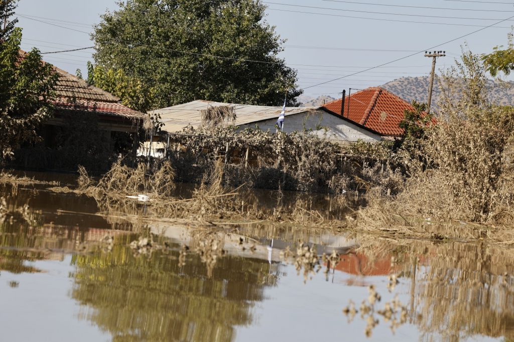 Κακοκαιρία Daniel: Γιατί έπεσαν σπίτια στις πλημμυρισμένες περιοχές – Τι πρέπει να γίνει από εδώ και πέρα