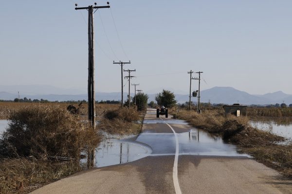 Κακοκαιρία Daniel: Παραμένει κλειστή και πλημμυρισμένη η Εθνική Οδός Αθήνας-Θεσσαλονίκης
