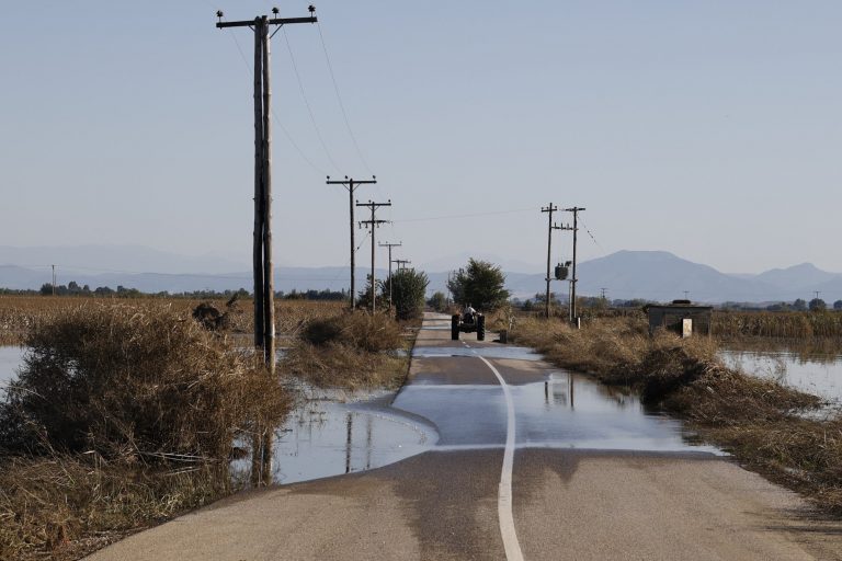 Κακοκαιρία Daniel: Παραμένει κλειστή και πλημμυρισμένη η Εθνική Οδός Αθήνας-Θεσσαλονίκης