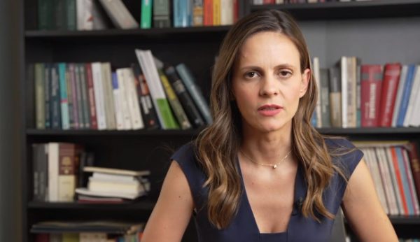 Στη Δικαιοσύνη θα προσφύγει η Αχτσιόγλου κατά όσων την εμφανίζουν ως υπονομεύτρια του Τσίπρα