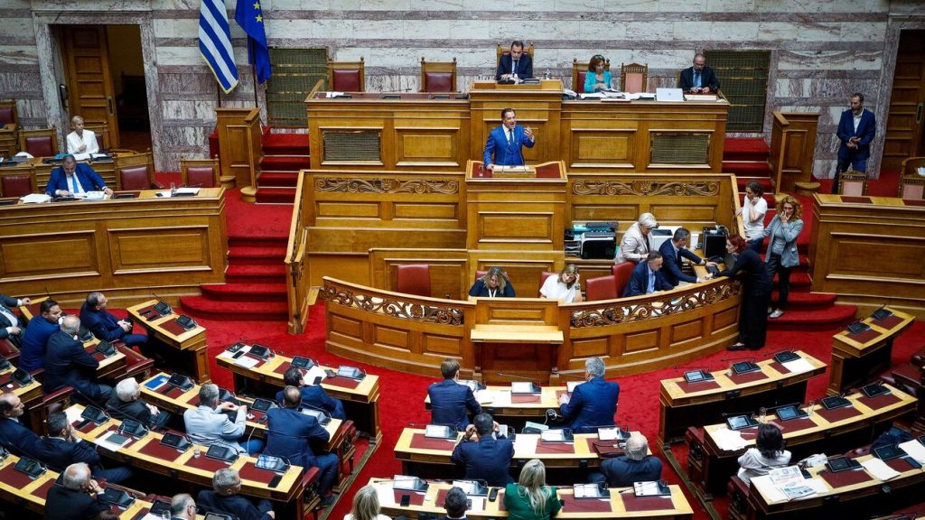 Στα άκρα η κόντρα Γεωργιάδη και ΚΚΕ στη Βουλή: «Η απεργία απέτυχε – Είσαι υπουργός νούμερο»