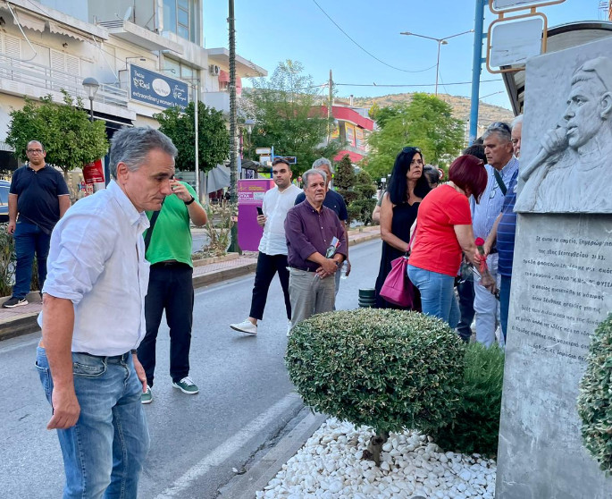 Φόρο τιμής στον Παύλο Φύσσα από τον Ευκλείδη Τσακαλώτο