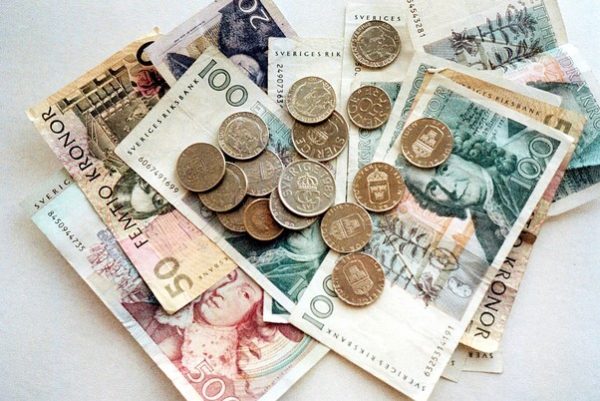 Είκοσι χρόνια μετά το «όχι» στο ευρώ, οι Σουηδοί επιμένουν στην κορώνα