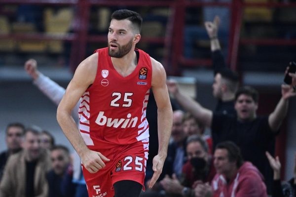 Ολυμπιακός – Ζαλγκίρις Κάουνας 75-72: Πίτερς… «πολυβόλο»