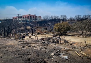 Στη Ρόδο ο Κυριάκος Μητσοτάκης – Σύσκεψη για την αποκατάσταση των πυρόπληκτων περιοχών
