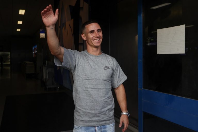 Έφτασε στην Αθήνα ο Ποντένσε – «Θα δώσω τον καλύτερο μου εαυτό»