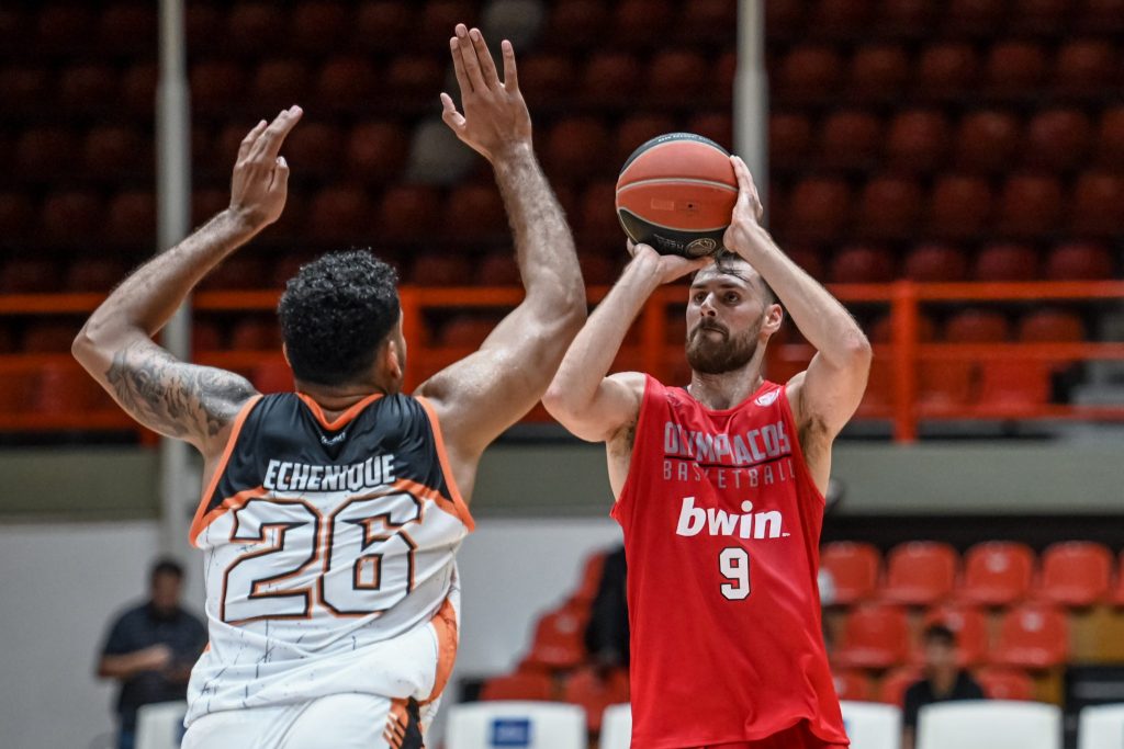 Ολυμπιακός: Τραυματίστηκαν Πίτερς και Πάπας, διεκόπη το φιλικό με τον Προμηθέα