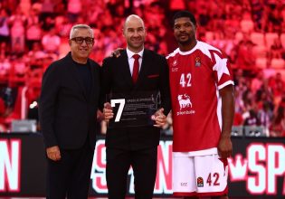 Χάινς και Σταυρόπουλος βράβευσαν τον Σπανούλη (vid)