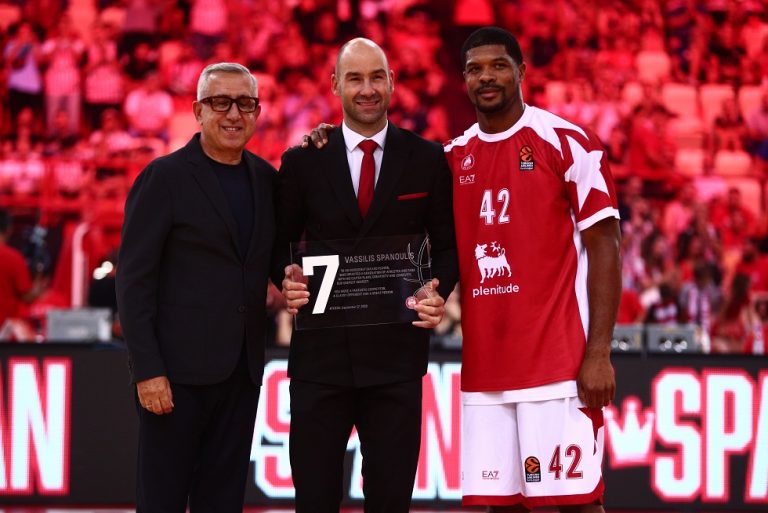 Χάινς και Σταυρόπουλος βράβευσαν τον Σπανούλη (vid)