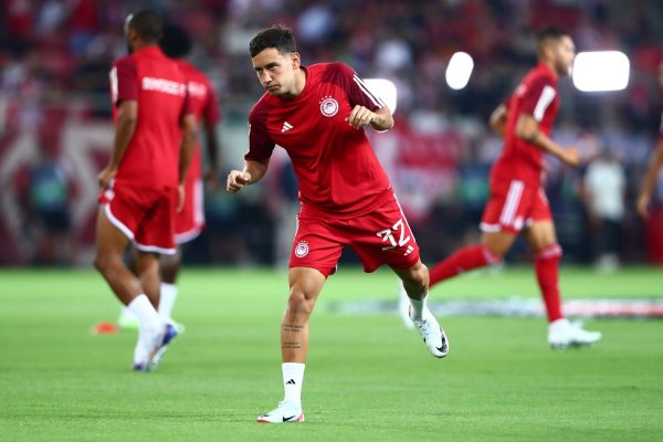 Στις εξέδρες του Καραϊσκάκη ο τραυματίας Έσε