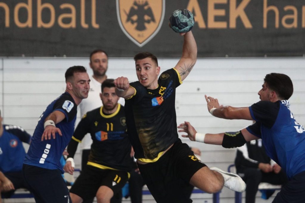 Δύσκολη νίκη για την ΑΕΚ (22-21)