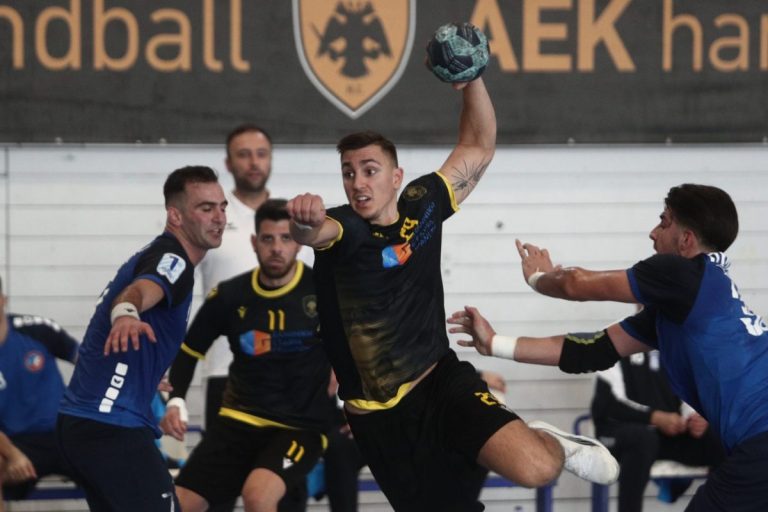 Δύσκολη νίκη για την ΑΕΚ (22-21)