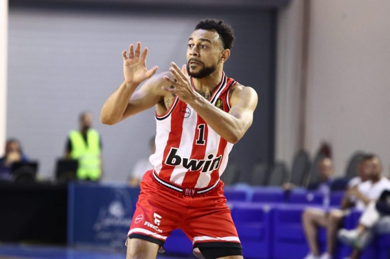 Περιστέρι – Ολυμπιακός: «Βροχή» τριπόντων στο τέλος της πρώτης περιόδου