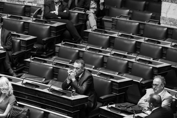 Σπαρτιάτες: Παρεξήγηση τα περί «Greek Mafia» λέει ο Στίγκας λίγες ώρες πριν καταθέσει στον εισαγγελέα – Επιστρέφουν οι διαγραμμένοι βουλευτές